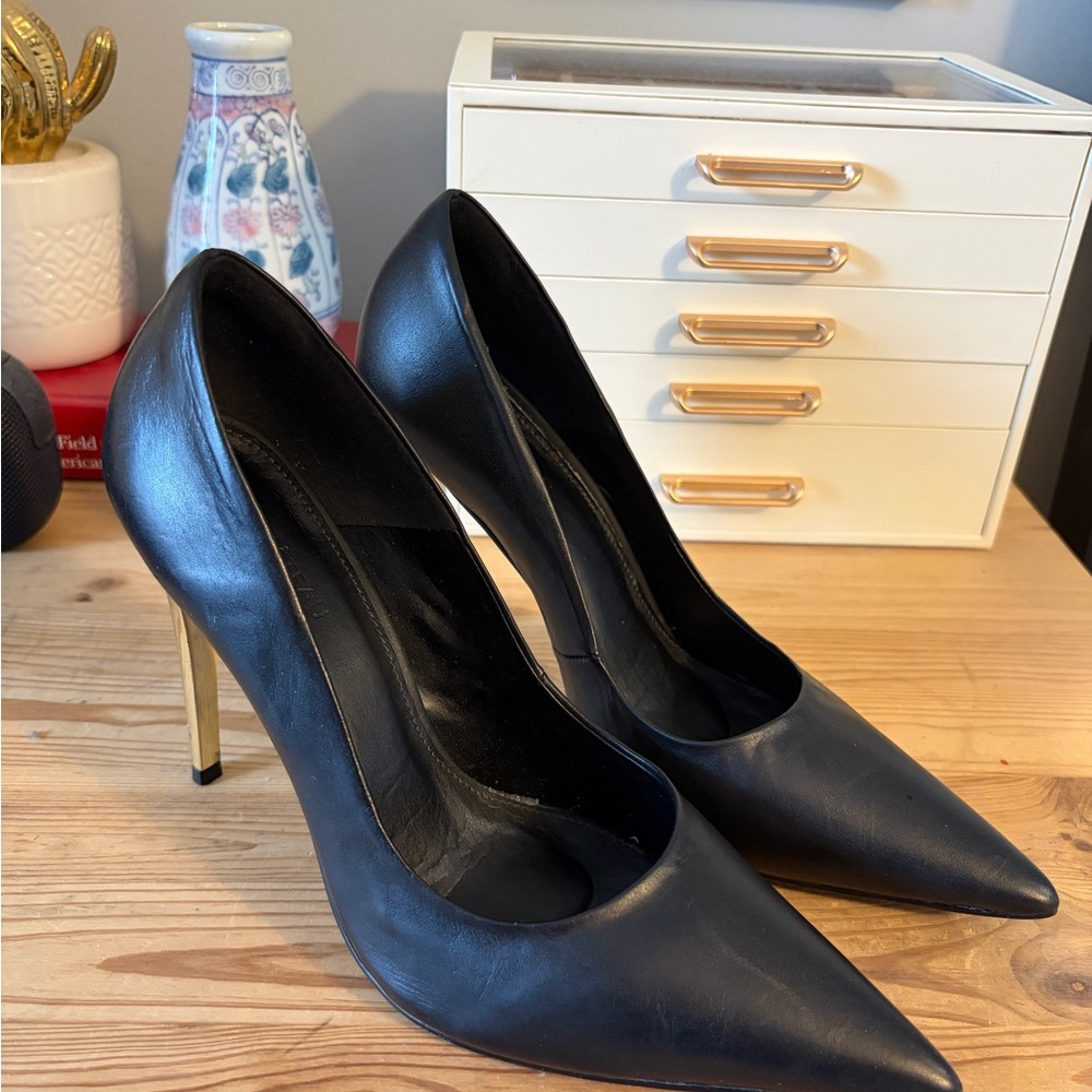 Le Chateau Size 8 Classic Black Pointed-Toe Stiletto Heels - Sleek Evening Pumps